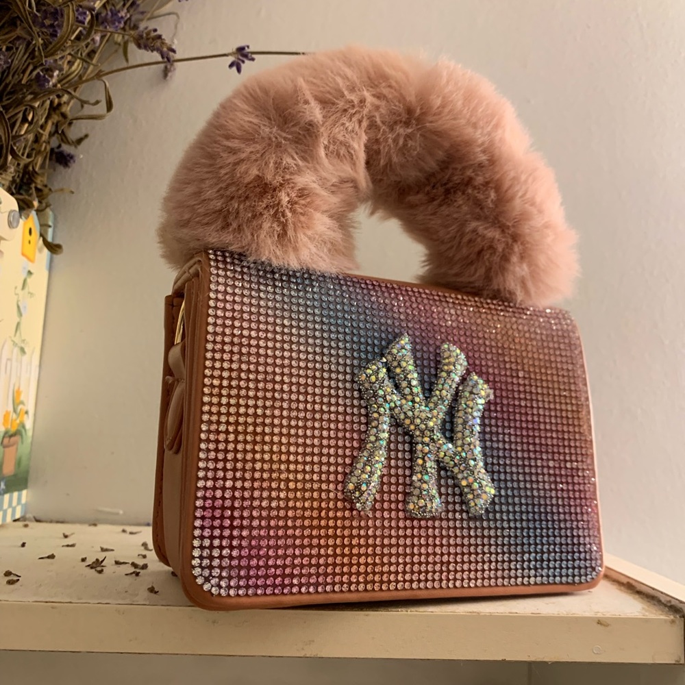 Purse - Picture 2 of 4
